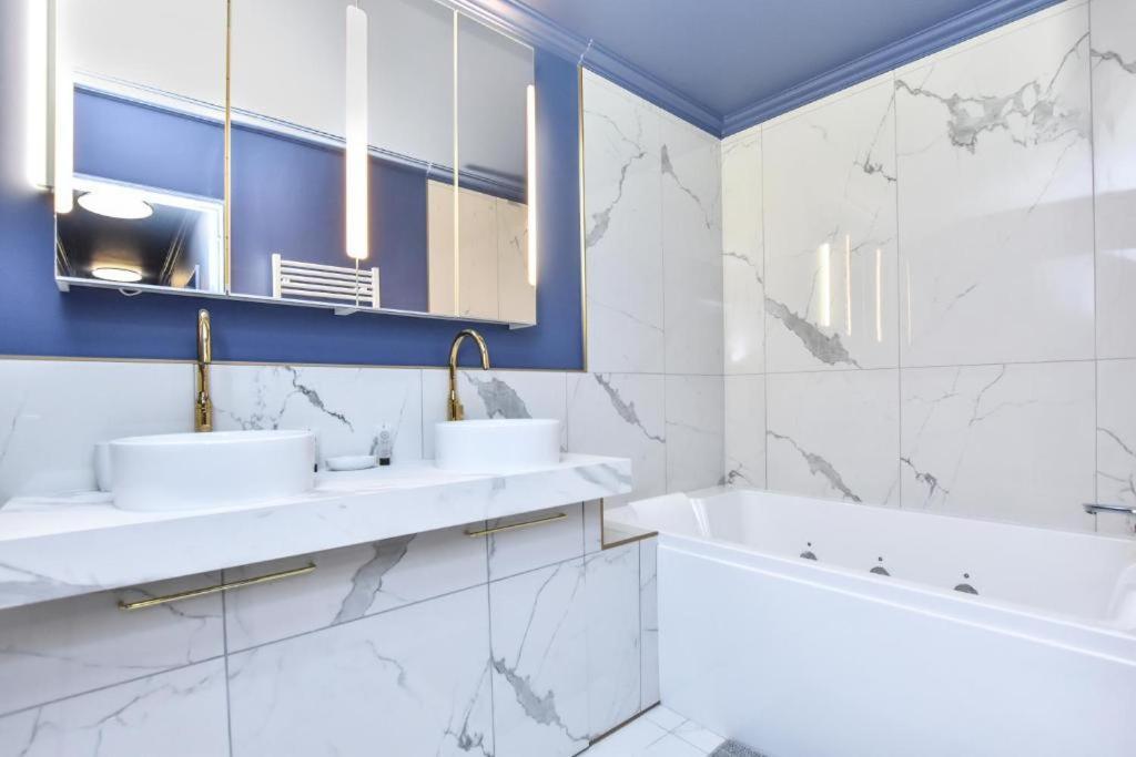 Luxury Paris La Vie En Rose Jacuzzi Terrasse Parking Apartment Exterior foto